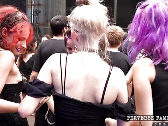 dul Evliliğe veda partisi uyurken sikilen kadın pornoları