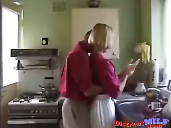  Yasli dede kariyi sikiyor turkce konusma